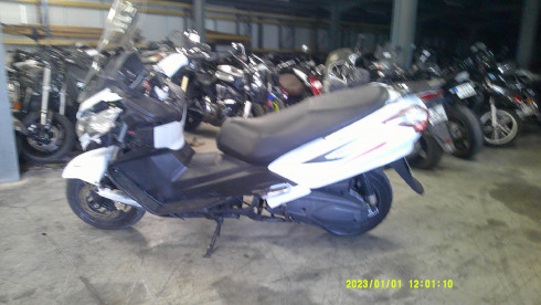 SYM MAXSYM 400 accidentée vente en pieces  N°22240