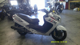 SYM MAXSYM 400 accidentée vente en pieces  N°22240