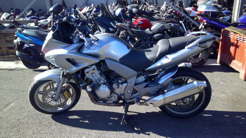 HONDA CBF 1000 F accidentée RSV N°18605