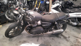 TRIUMPH STREET TWIN  900 Accidentée RSV N°20275
