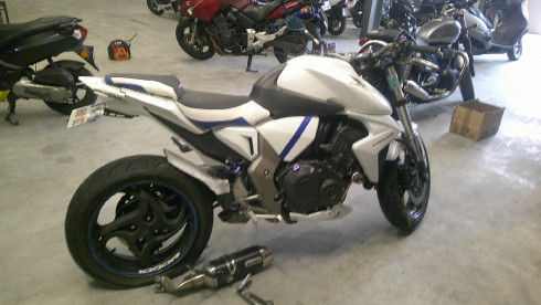 HONDA CB 1000 R accidentée RSV N°17981