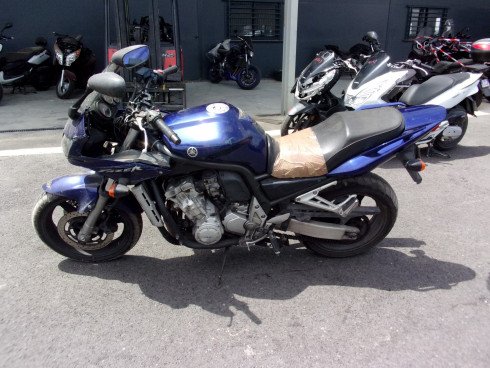 YAMAHA FAZER en lot ou à l