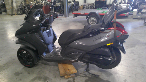 PEUGEOT METROPOLIS 400 ACCIDENTE RSV N°22413