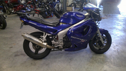 TRIUMPH SPRINT 955 ST accidentée RSV N°18785