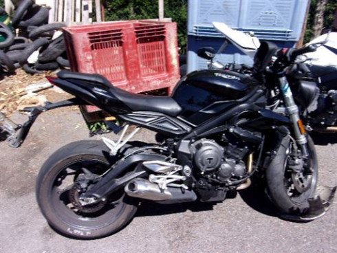 TRIUMPH Street Triple 660 ACCIDENTE RSV N°13240